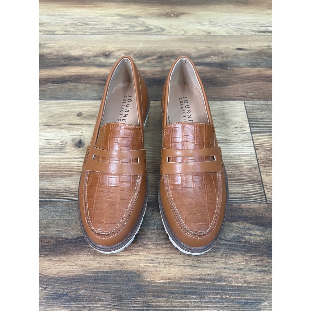 Journee Collection Kenly penny loafer brown size 7 1/2 wide